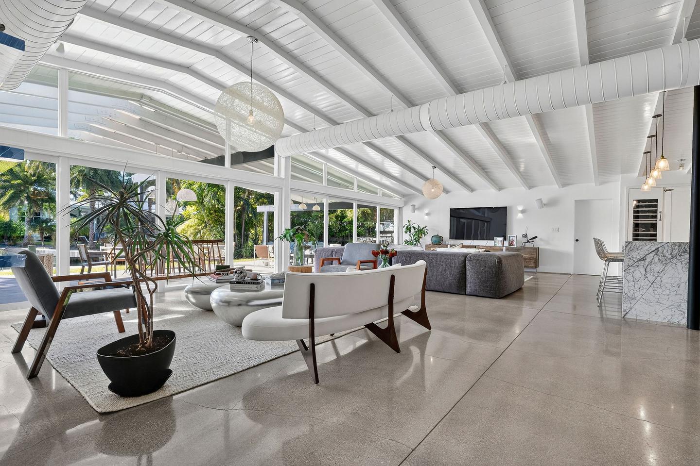 270 Island Dr